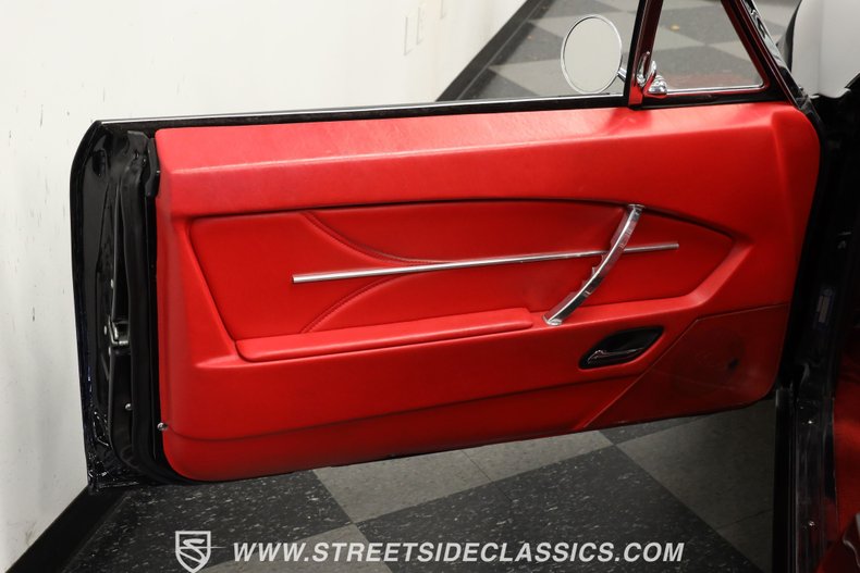 Chevrolet-Camaro-1968-Black-Red-30