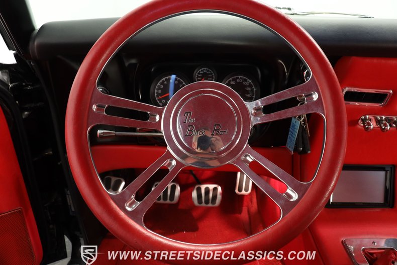 Chevrolet-Camaro-1968-Black-Red-32