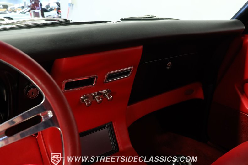 Chevrolet-Camaro-1968-Black-Red-35