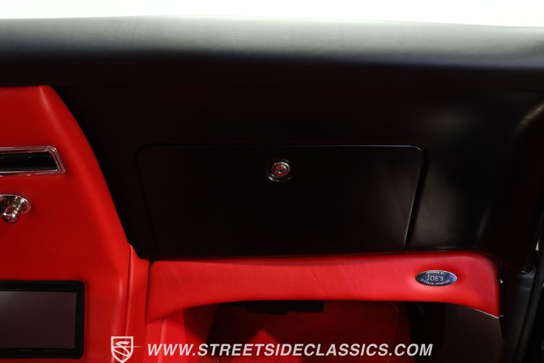 Chevrolet-Camaro-1968-Black-Red-44