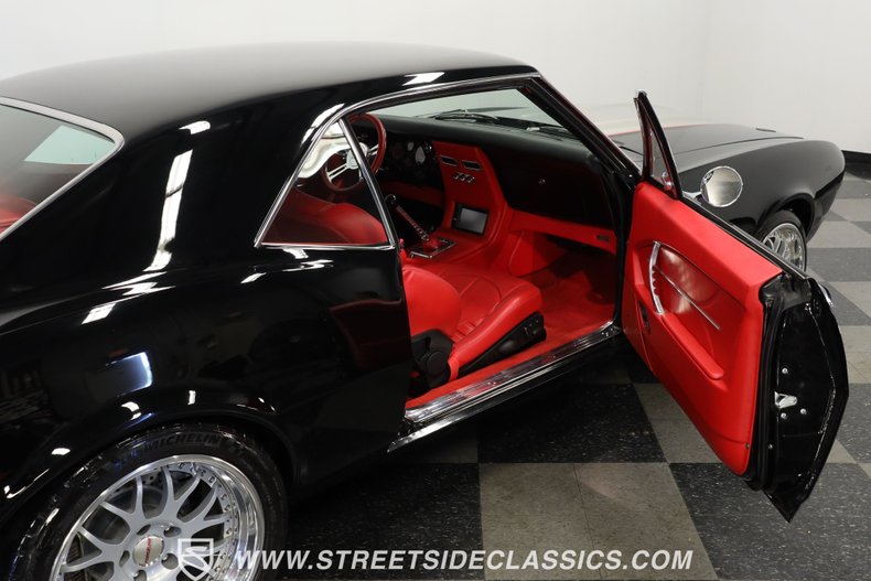 Chevrolet-Camaro-1968-Black-Red-46