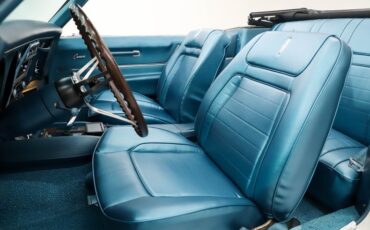 Chevrolet-Camaro-1968-Ermine-White-Blue-Deluxe-10