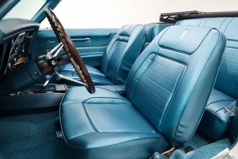 Chevrolet-Camaro-1968-Ermine-White-Blue-Deluxe-10