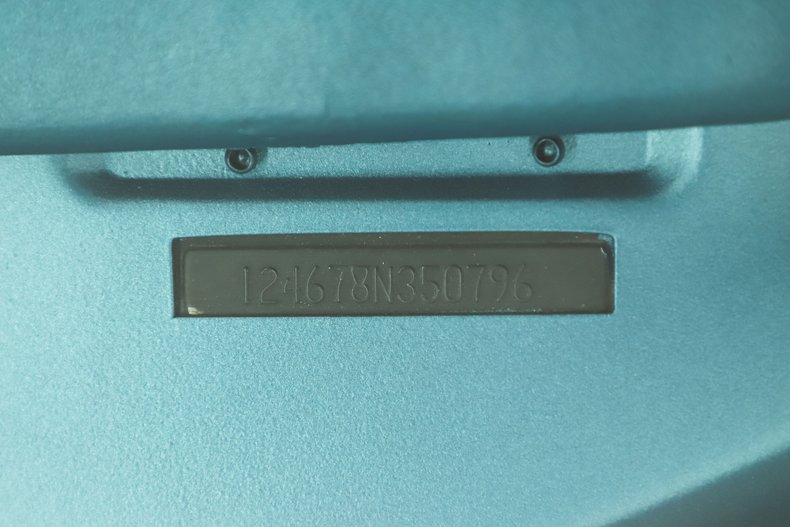 Chevrolet-Camaro-1968-Ermine-White-Blue-Deluxe-12