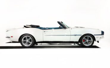 Chevrolet-Camaro-1968-Ermine-White-Blue-Deluxe-13