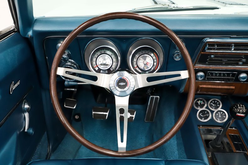 Chevrolet-Camaro-1968-Ermine-White-Blue-Deluxe-14