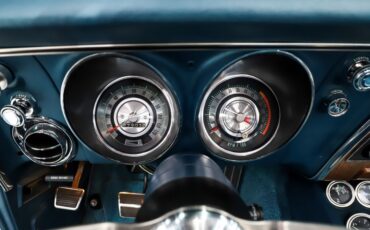 Chevrolet-Camaro-1968-Ermine-White-Blue-Deluxe-15