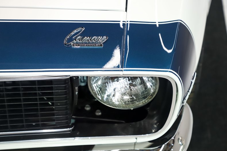 Chevrolet-Camaro-1968-Ermine-White-Blue-Deluxe-17