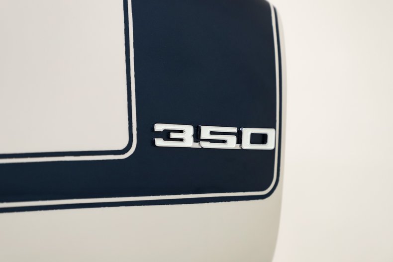 Chevrolet-Camaro-1968-Ermine-White-Blue-Deluxe-22