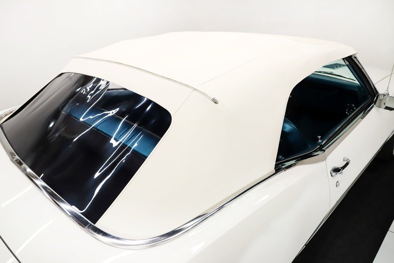 Chevrolet-Camaro-1968-Ermine-White-Blue-Deluxe-30