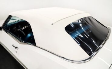 Chevrolet-Camaro-1968-Ermine-White-Blue-Deluxe-33