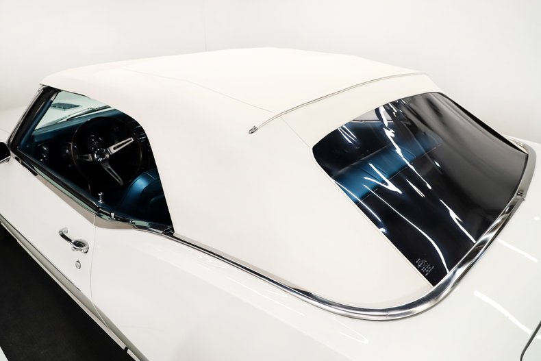 Chevrolet-Camaro-1968-Ermine-White-Blue-Deluxe-33