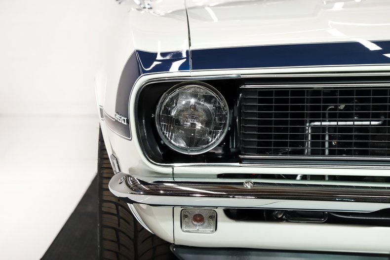 Chevrolet-Camaro-1968-Ermine-White-Blue-Deluxe-36
