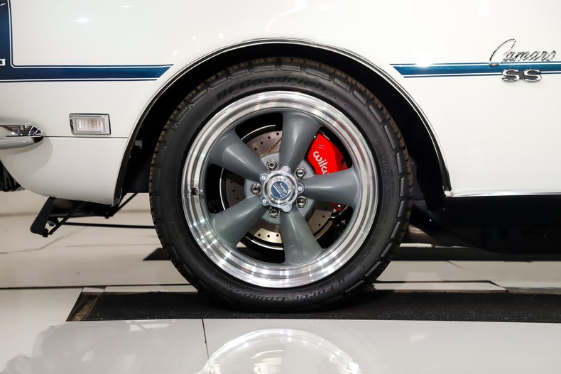 Chevrolet-Camaro-1968-Ermine-White-Blue-Deluxe-38