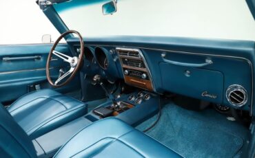 Chevrolet-Camaro-1968-Ermine-White-Blue-Deluxe-41