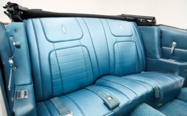 Chevrolet-Camaro-1968-Ermine-White-Blue-Deluxe-44