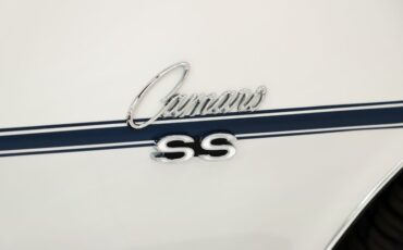 Chevrolet-Camaro-1968-Ermine-White-Blue-Deluxe-45