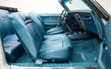 Chevrolet-Camaro-1968-Ermine-White-Blue-Deluxe-46