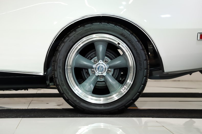 Chevrolet-Camaro-1968-Ermine-White-Blue-Deluxe-47