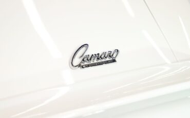 Chevrolet-Camaro-1968-Ermine-White-Blue-Deluxe-48