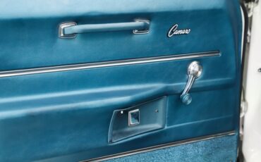 Chevrolet-Camaro-1968-Ermine-White-Blue-Deluxe-7