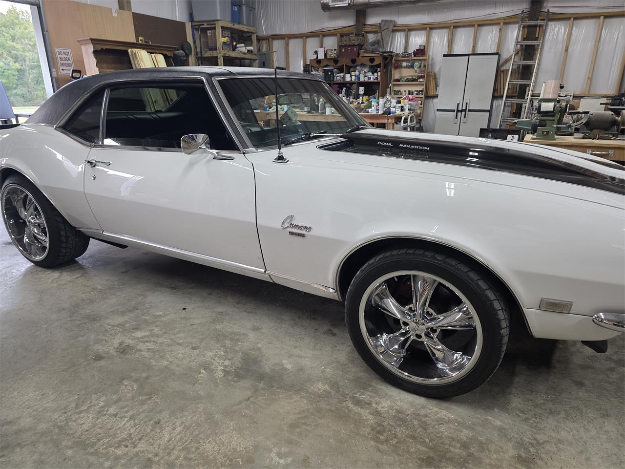 Chevrolet-Camaro-1968-White-Black-2