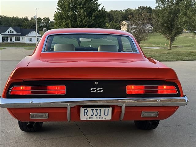 Chevrolet-Camaro-1969-2-Door-Coupe-2