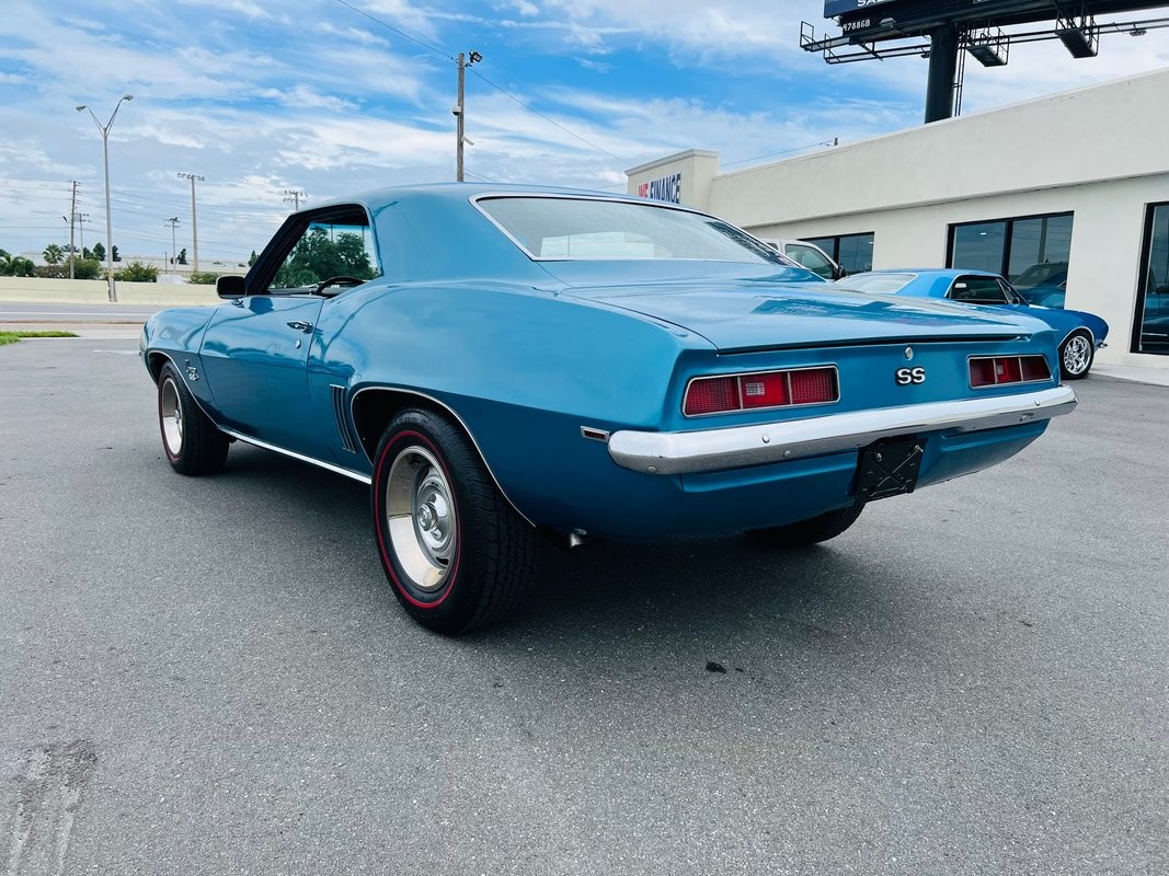 Chevrolet-Camaro-1969-Coupe-2