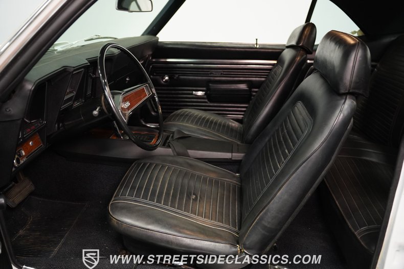 Chevrolet-Camaro-1969-White-Black-32