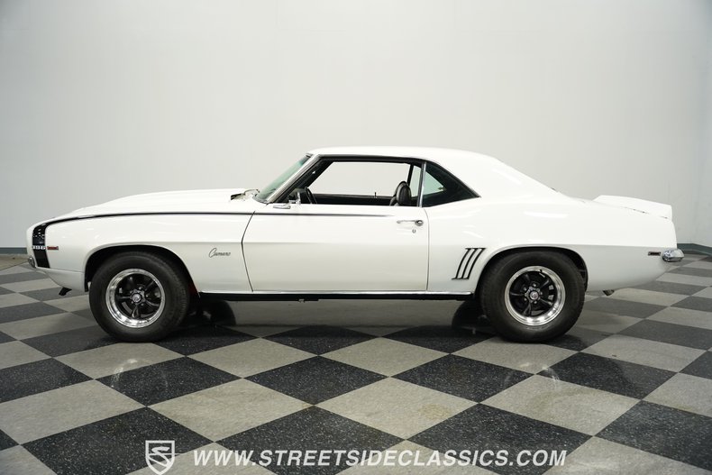 Chevrolet-Camaro-1969-White-Black-40