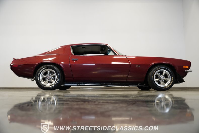 Chevrolet-Camaro-1970-Maroon-Black-17
