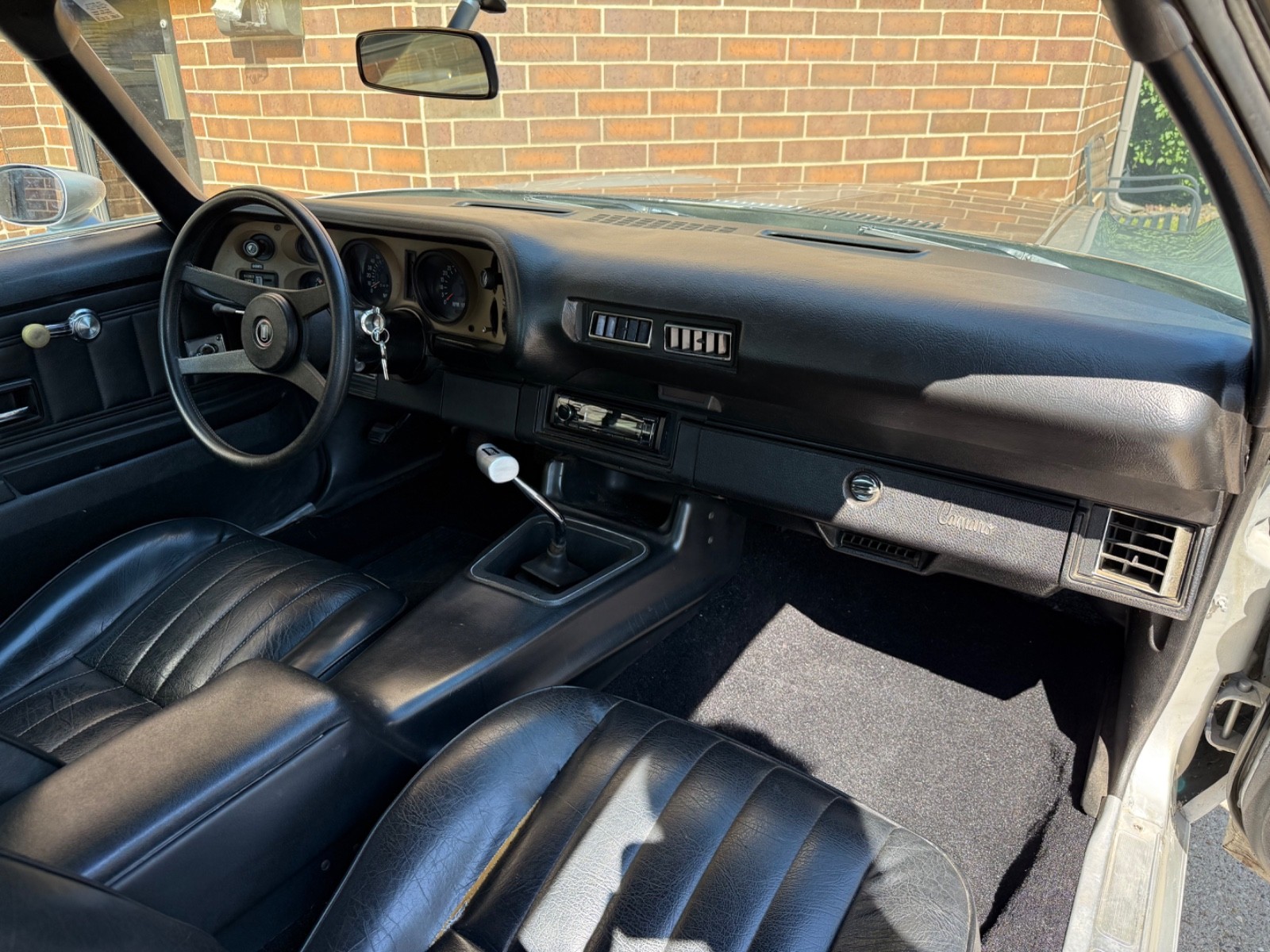 Chevrolet-Camaro-1975-Coupe-34