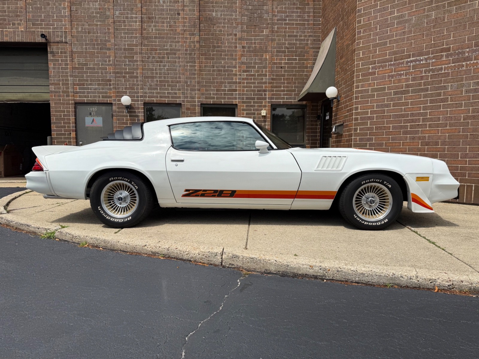 Chevrolet-Camaro-1979-Coupe-10