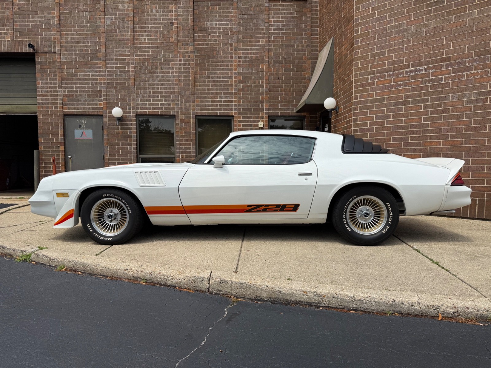 Chevrolet-Camaro-1979-Coupe-2