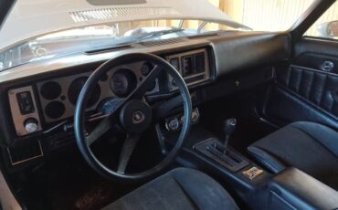 Chevrolet-Camaro-1979-White-15