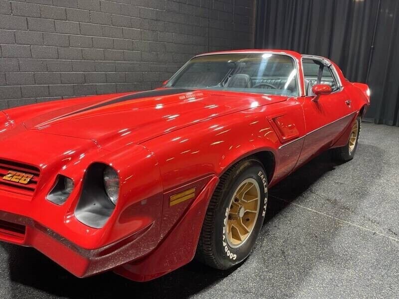 Chevrolet-Camaro-1981-Coupe-10