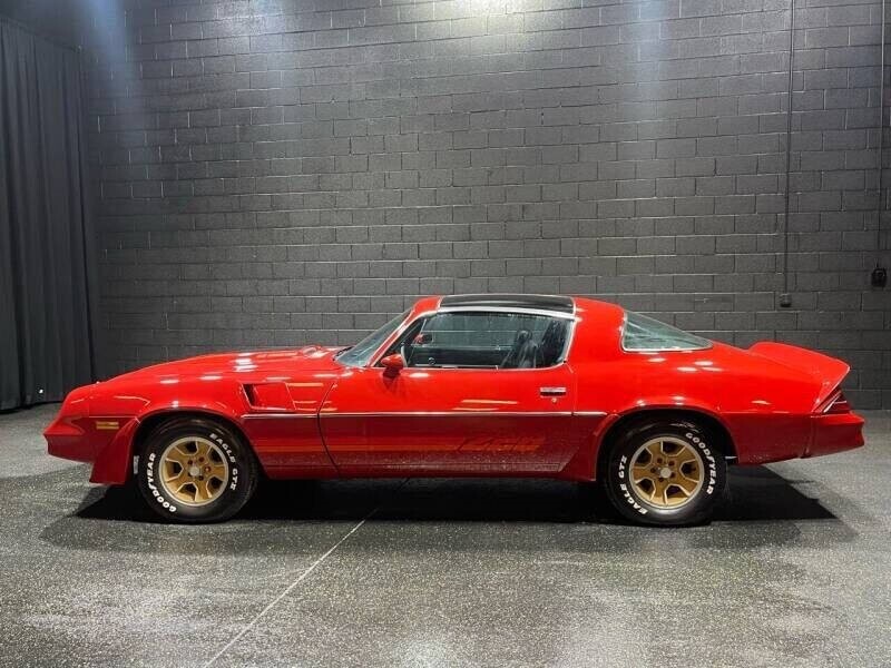 Chevrolet-Camaro-1981-Coupe-13