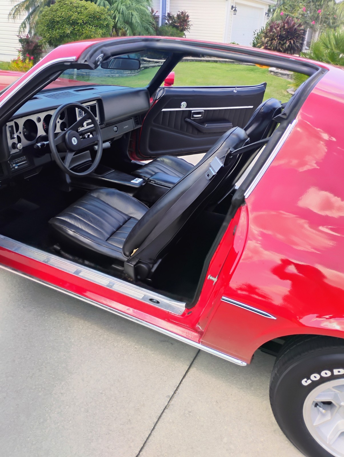 Chevrolet-Camaro-1981-Coupe-14