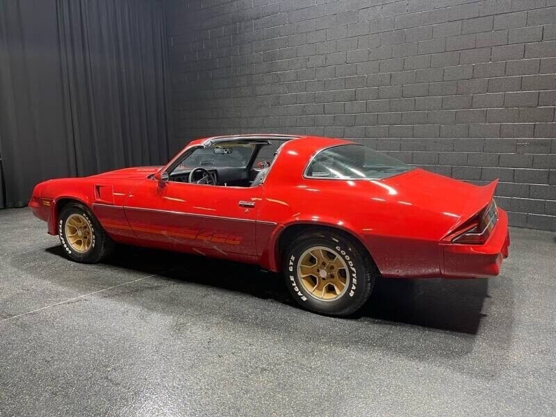 Chevrolet-Camaro-1981-Coupe-2