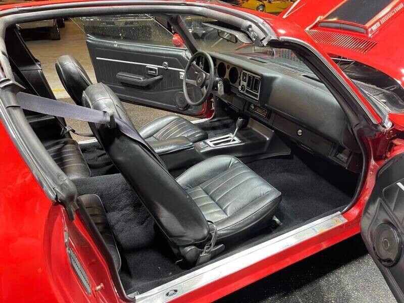 Chevrolet-Camaro-1981-Coupe-26