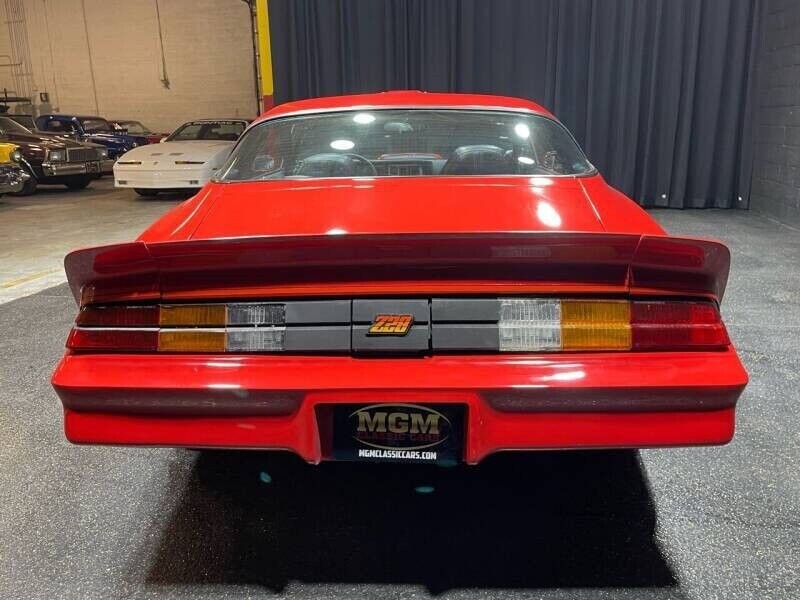 Chevrolet-Camaro-1981-Coupe-7