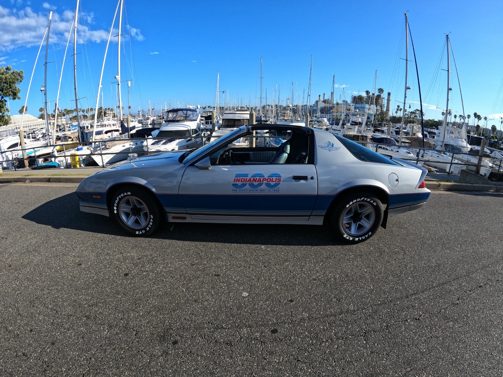 Chevrolet-Camaro-1982-Coupe-10