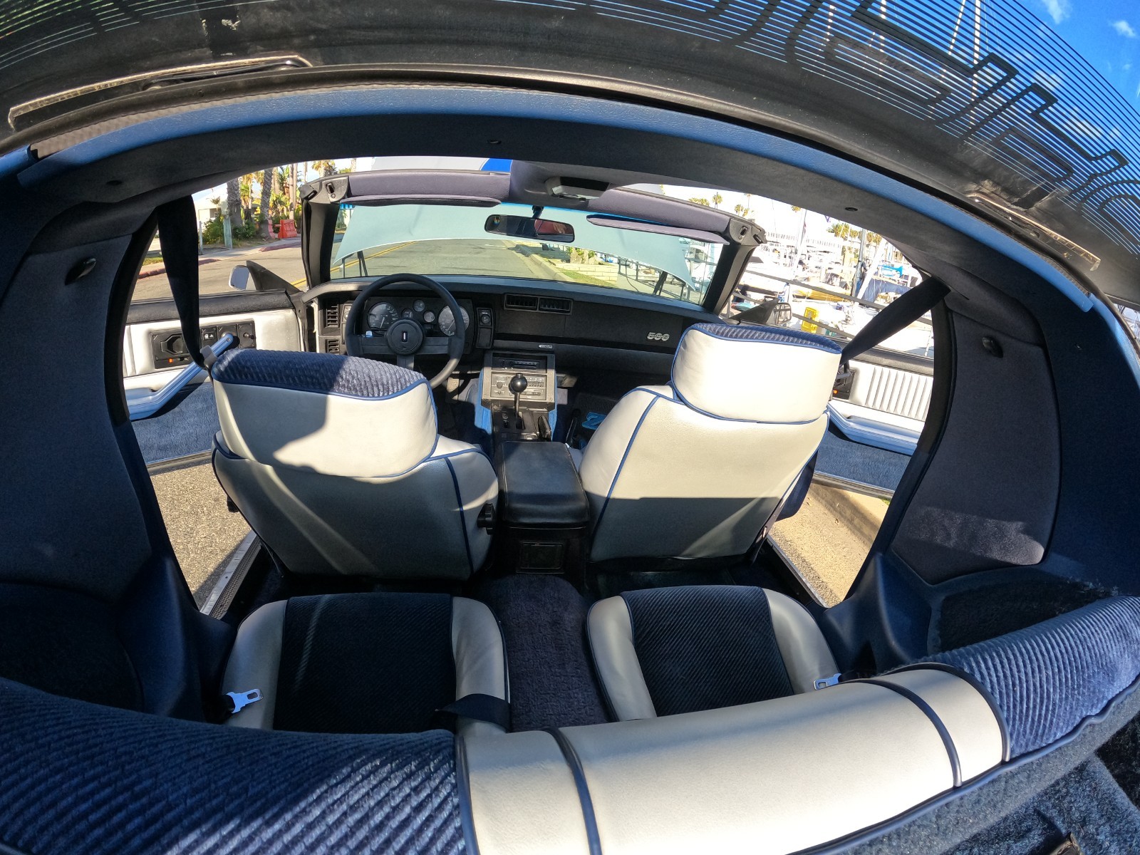 Chevrolet-Camaro-1982-Coupe-15