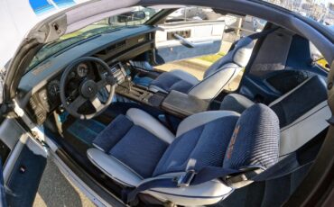 Chevrolet-Camaro-1982-Coupe-16