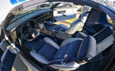 Chevrolet-Camaro-1982-Coupe-17