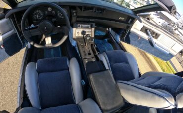 Chevrolet-Camaro-1982-Coupe-18