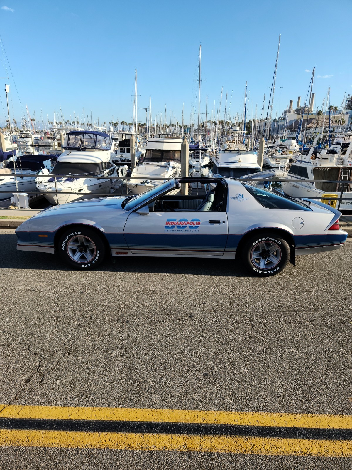 Chevrolet-Camaro-1982-Coupe-2