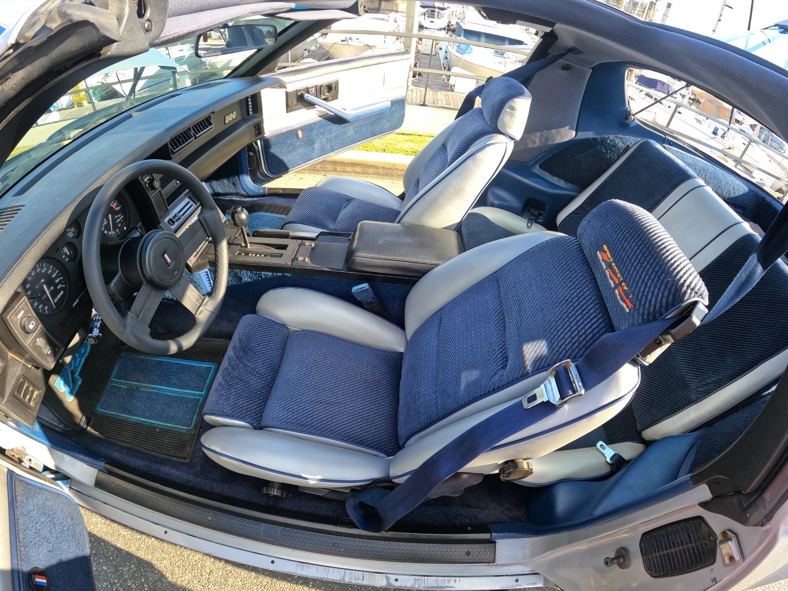 Chevrolet-Camaro-1982-Coupe-21