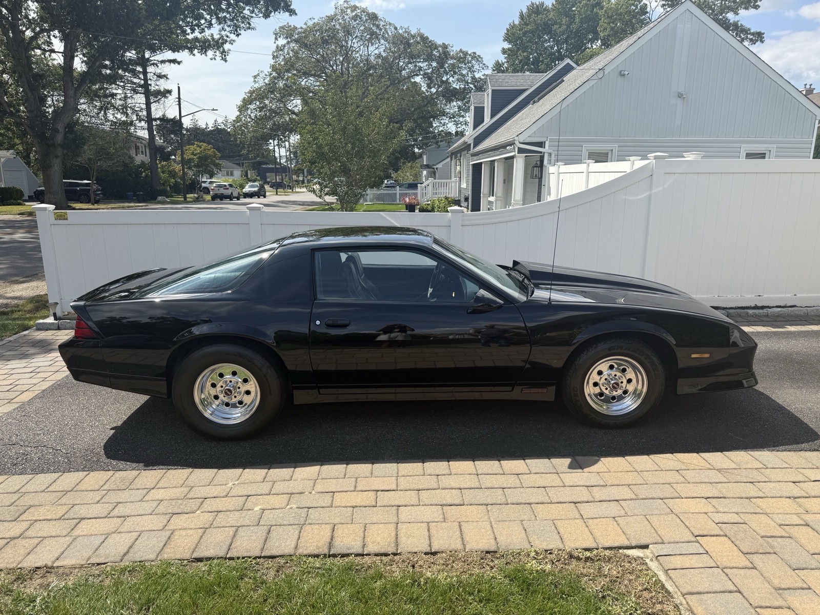 Chevrolet-Camaro-1985-3