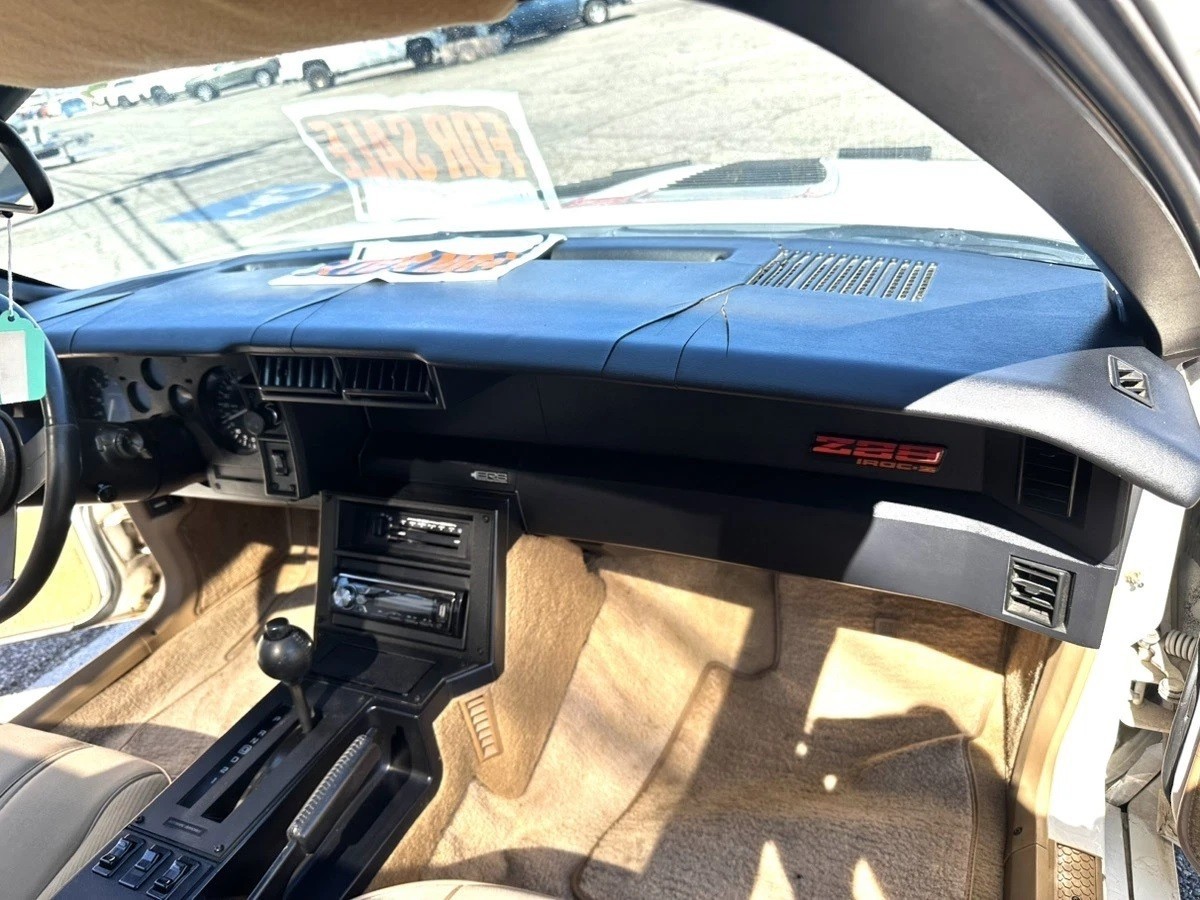 Chevrolet-Camaro-1986-Coupe-15